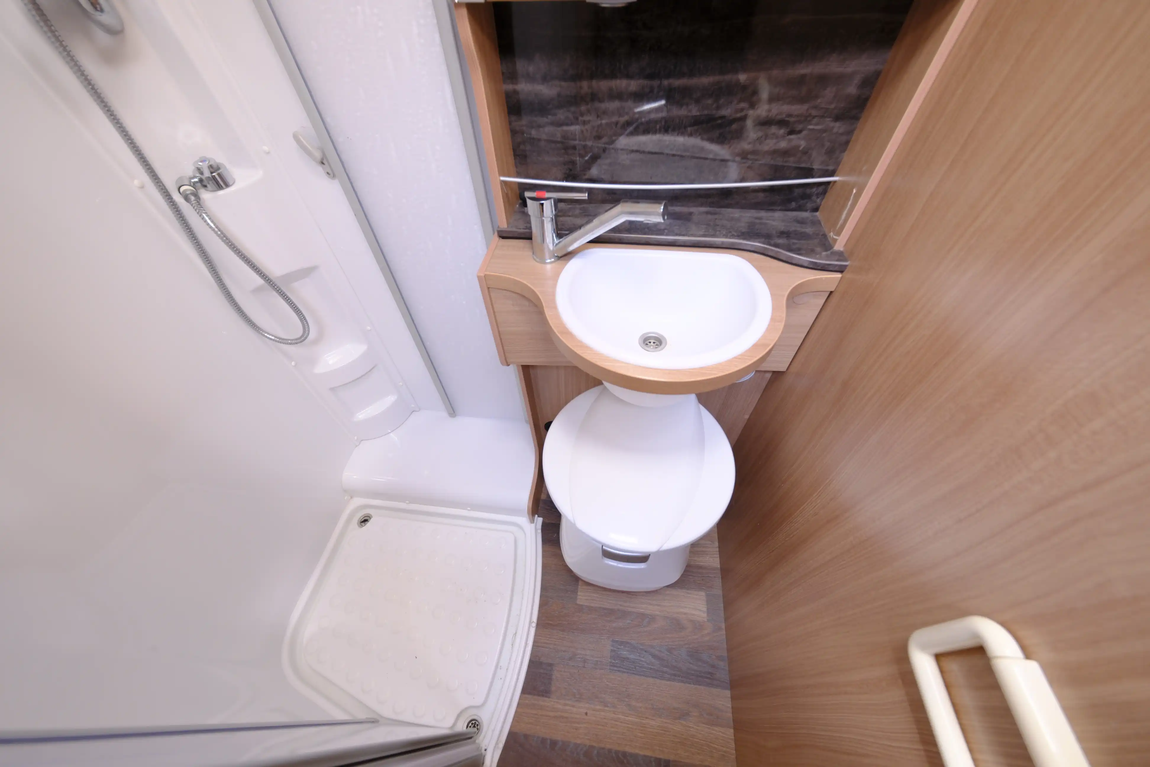 KNAUS Sky Traveller 650 DG Superlight - Ansicht 15